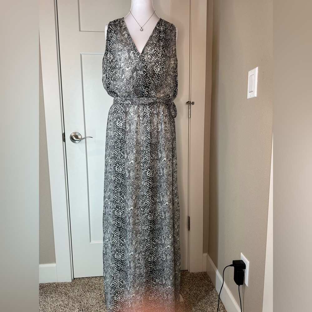 Kut from the Kloth Animal Print Maxi Dress Medium Belted Made in the USA v-Neck